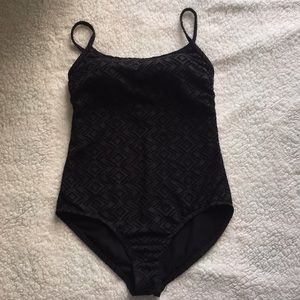 One piece swimsuit, black color, size S/CH